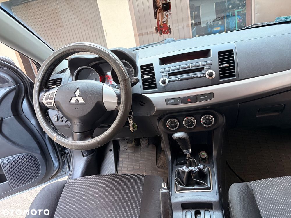 Mitsubishi Lancer 1.6 Inform - 6