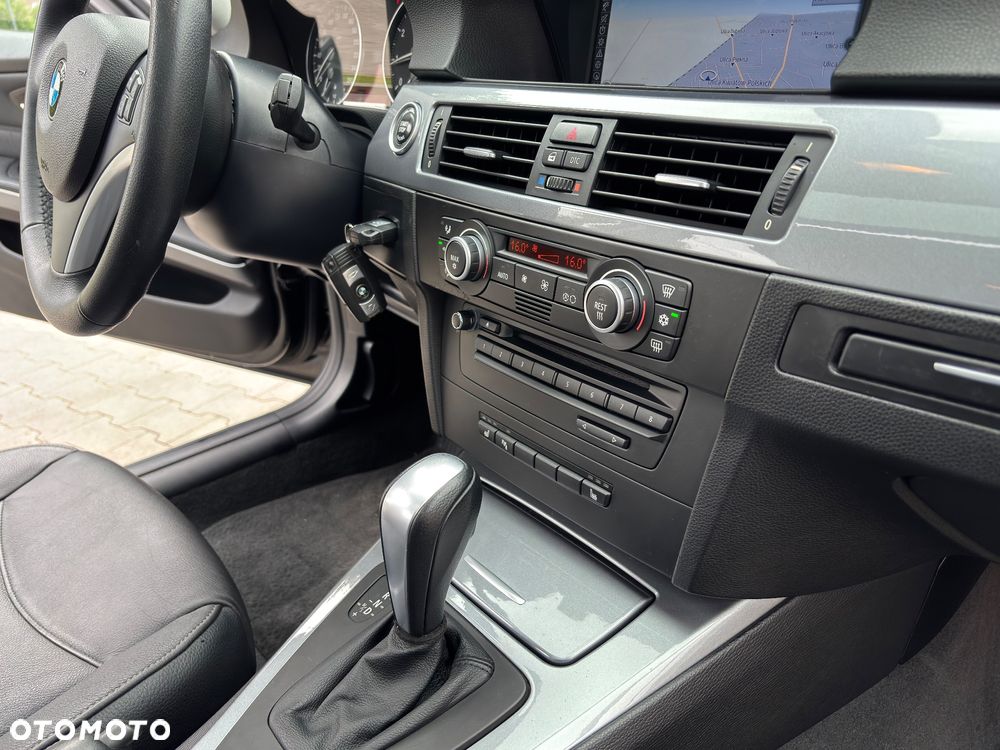 BMW Seria 3 320i - 38
