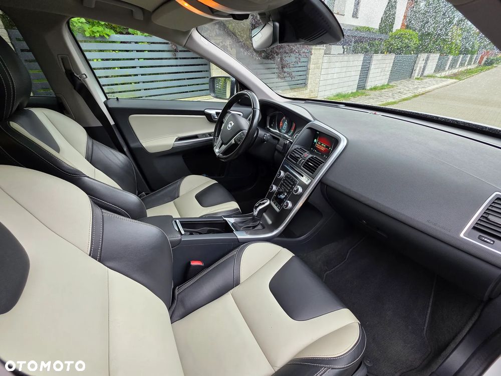 Volvo XC 60 D5 AWD Summum - 16