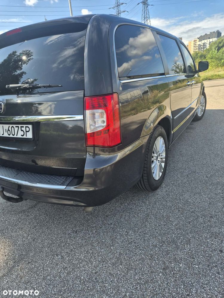 Lancia Voyager 2.8CRD Gold - 1