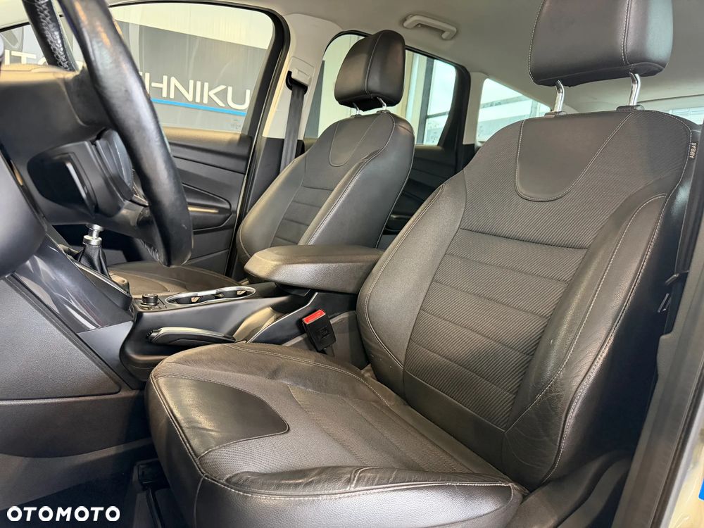 Ford Kuga 2.0 TDCi 2x4 Titanium - 12