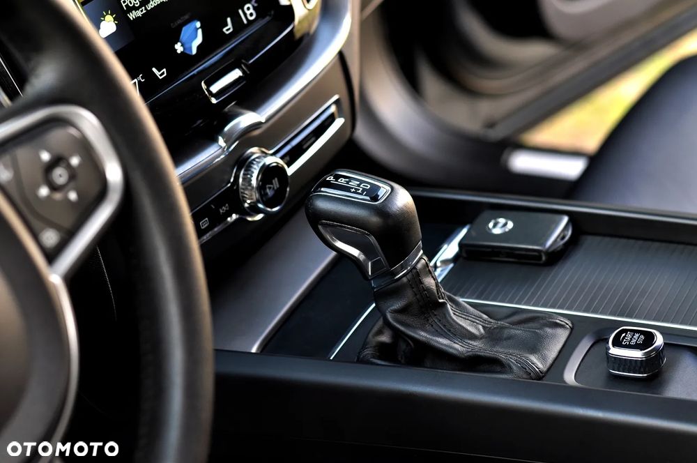 Volvo XC 60 D4 AWD Momentum - 31