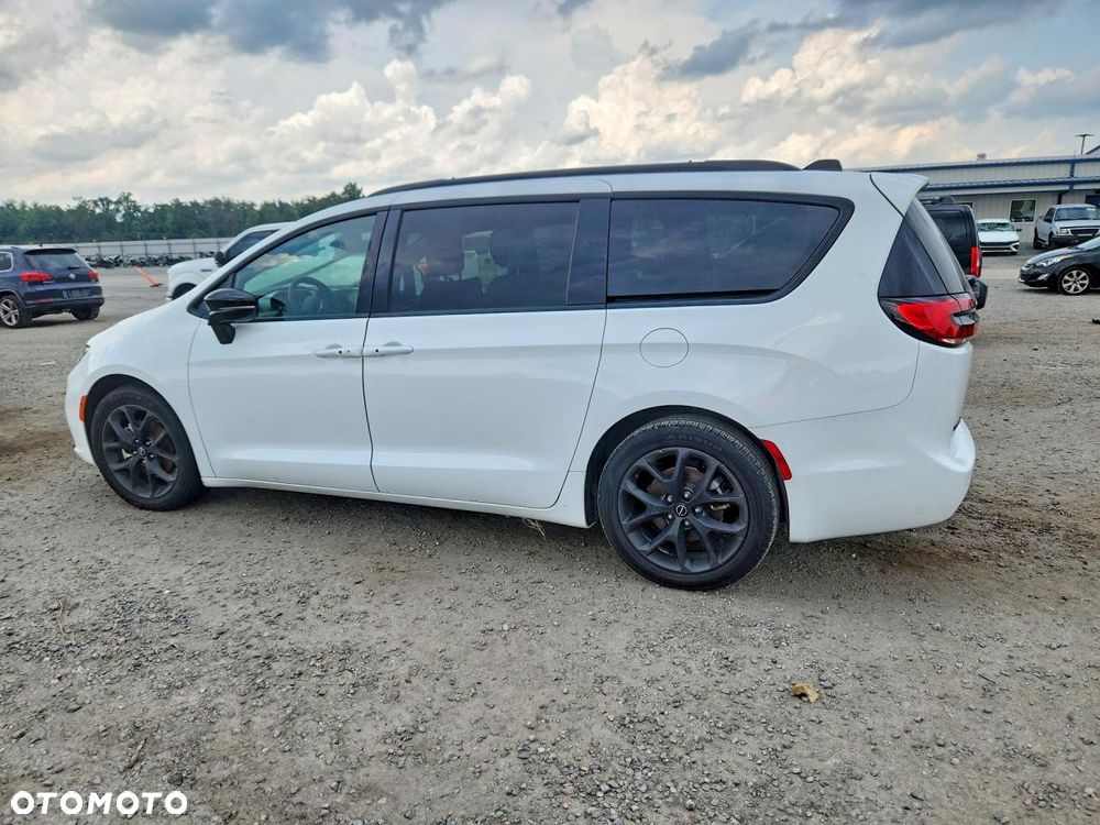 Chrysler Pacifica 2023 photo 3