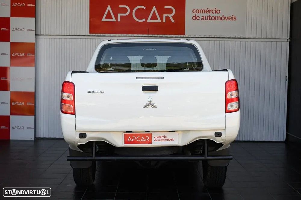 Mitsubishi L200 2.4 DI-D CD Invite 4WD - 5