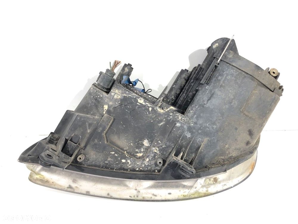 REFLEKTOR PRAWY PRZÓD  VW CADDY III Nadwozie pełne/minivan (2KA, 2KH, 2CA, 2CH) 2004 - 2015 2.0 - 5