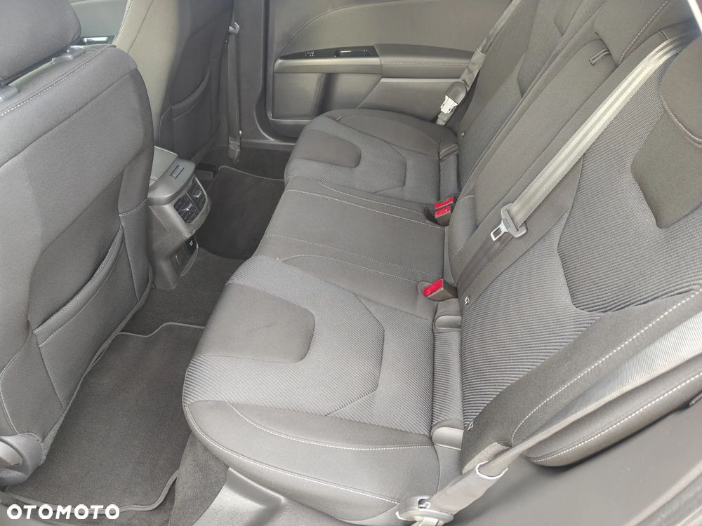 Ford Mondeo - 32