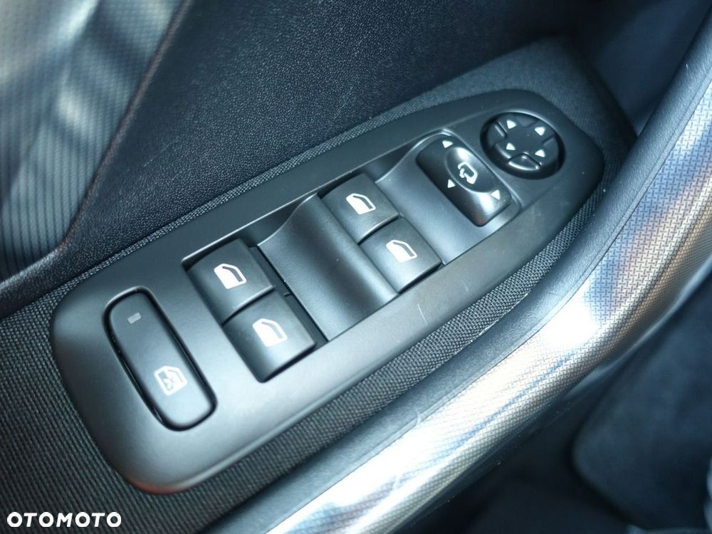 Peugeot 2008 1.2 Pure Tech Allure S&S - 24
