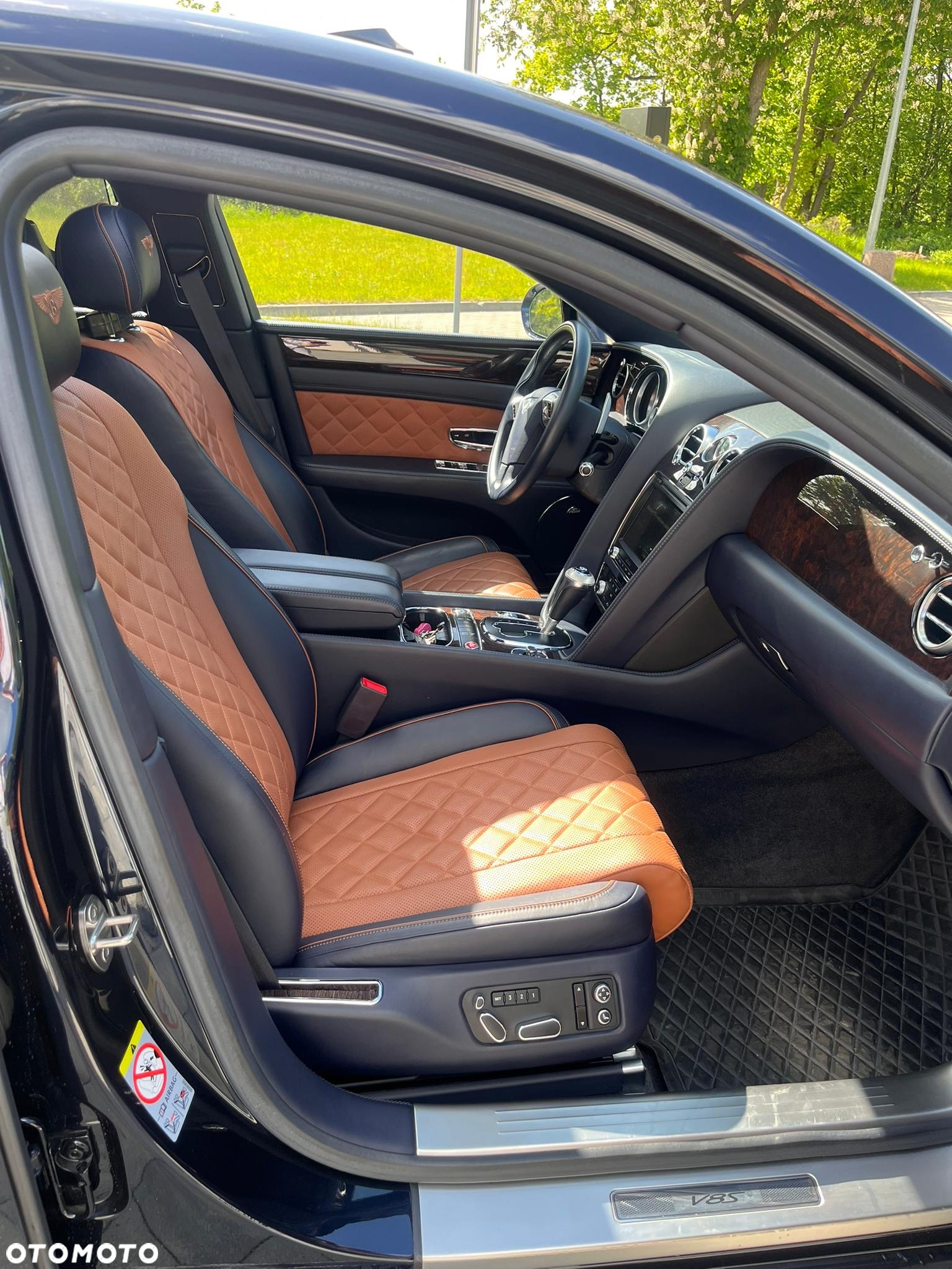 Bentley Flying Spur V8 S - 19