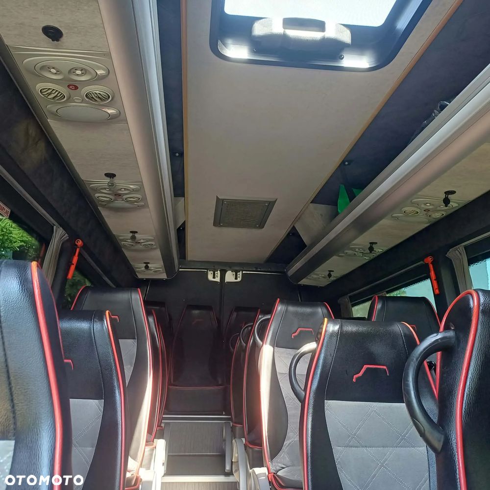 Mercedes-Benz Sprinter - 12