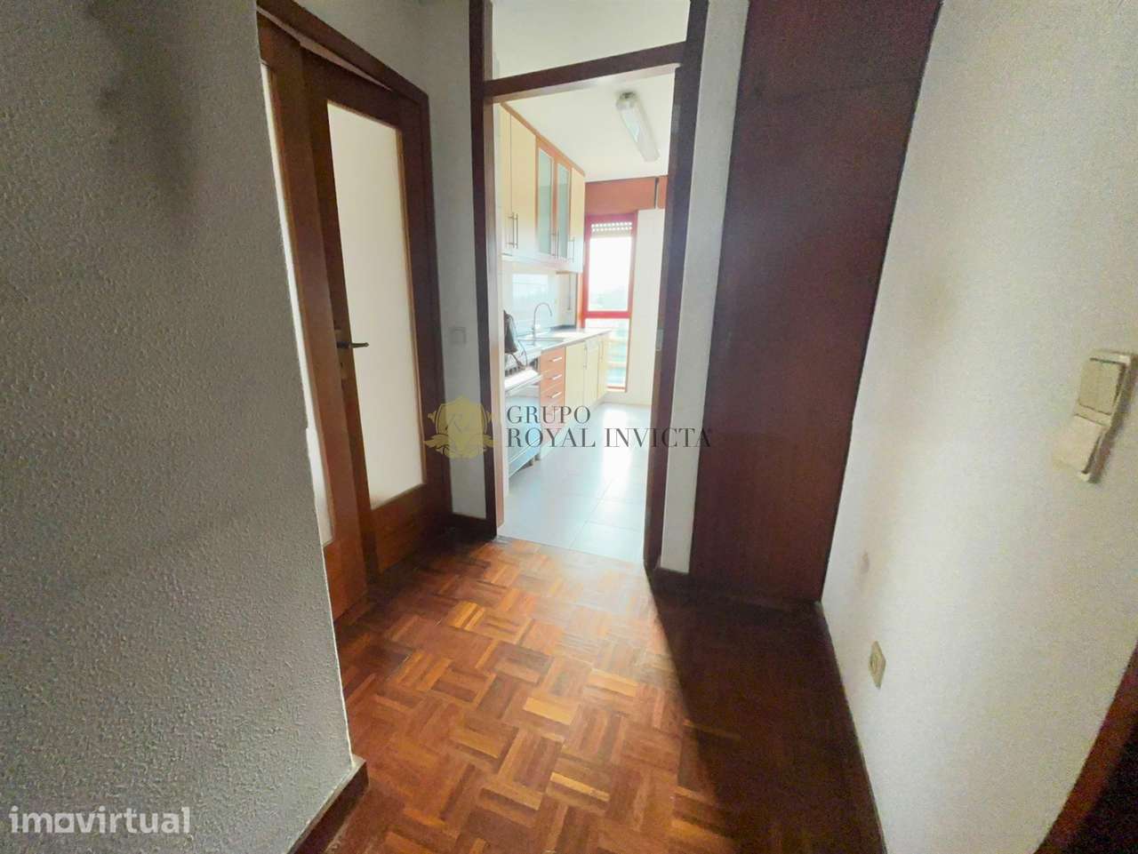 Apartamento T3  com Box Fechada e Varanda junto ao metro -  Senhora da - Grande imagem: 2/27