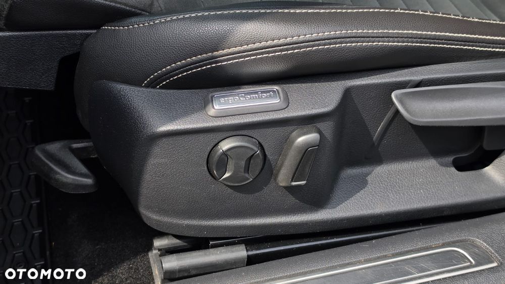 Volkswagen Passat 2.0 TDI EVO Elegance - 26