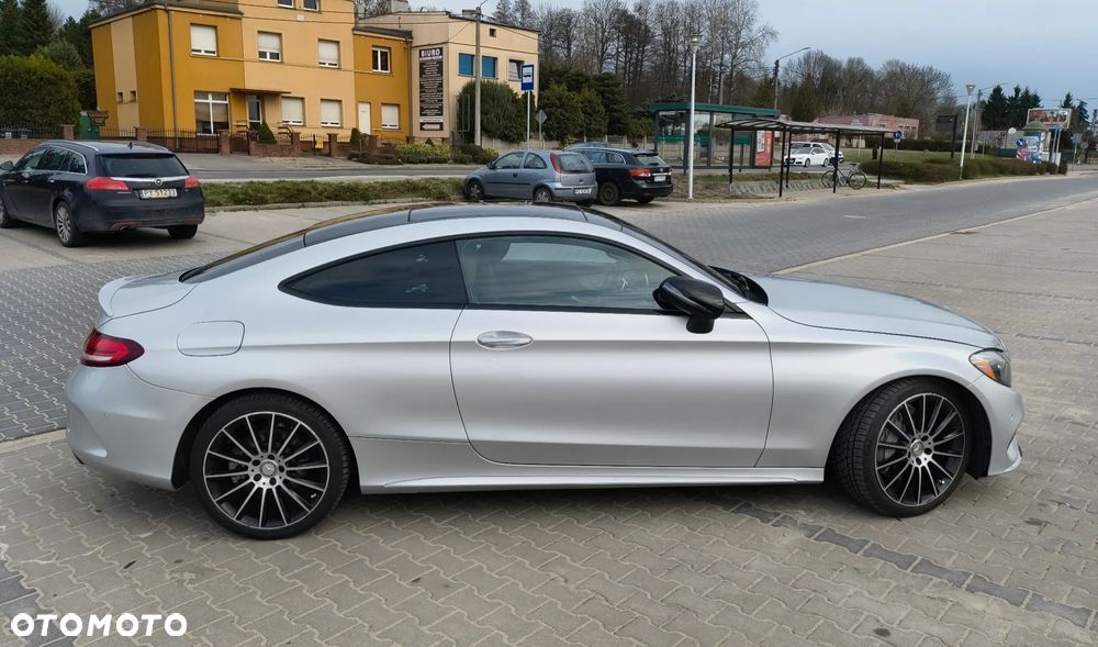 Mercedes-Benz Klasa C 300 7G-TRONIC AMG Line - 17