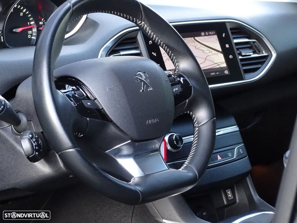 Peugeot 308 SW 1.5 BlueHDi Allure - 26