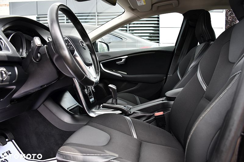 Volvo V40 T3 Momentum - 10