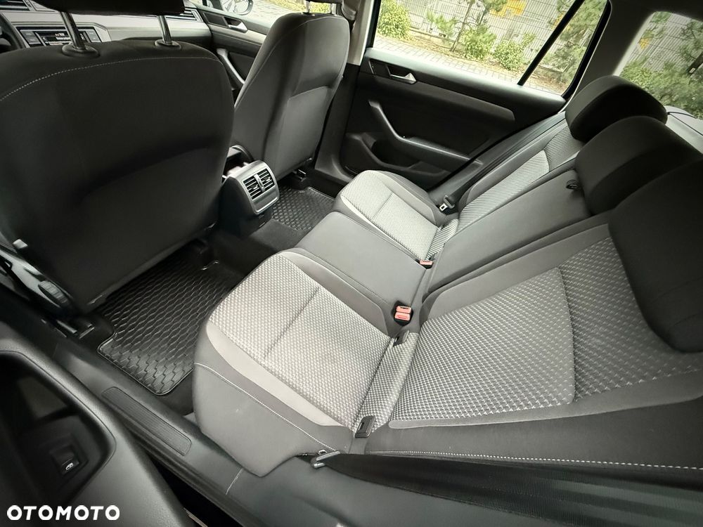 Volkswagen Passat - 9