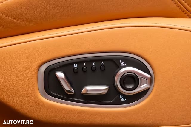 Aston Martin DBX - 21