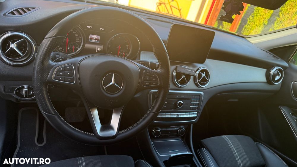 Mercedes-Benz GLA 220 d 4MATIC 7G-DCT - 5