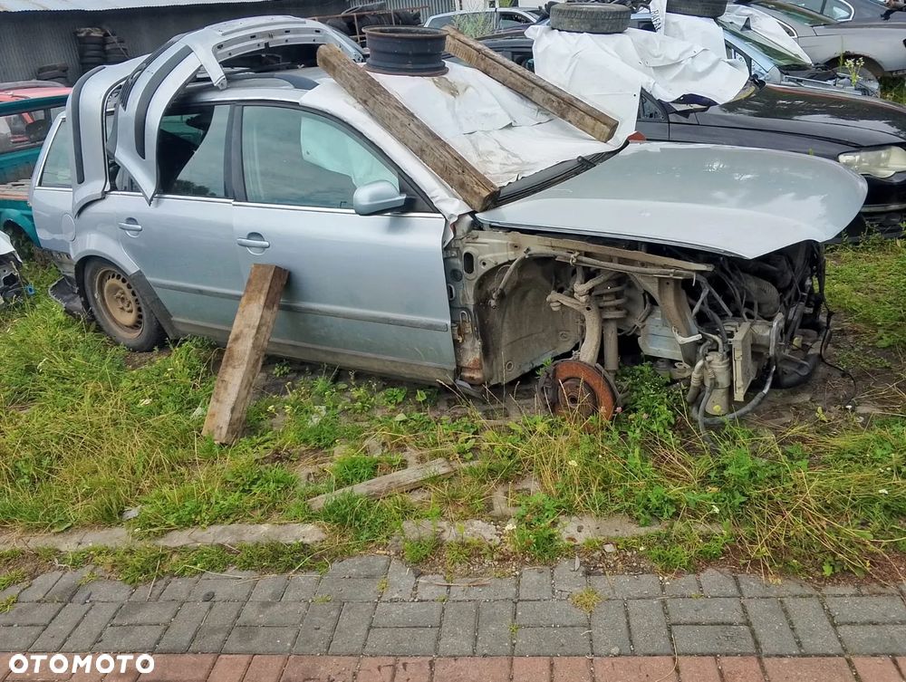 Volkswagen Passat B5 FL (00-05r.) 1.9 TDI 130KM. Silnik AVF Skrzynia ELN lakier LB5S.Cały na części. GWARANCJA !!!  Przód Tył Zestaw Komplet Drzwi Klapa Zderzak Błotnik Maska Grill Atrapa Szyba Pas Lampa Lusterko Boczki Fotel Kanapa Kokpit Deska Rozdzielcza Przełącznik Włącznik Sterownik Przewody Wiązka Instalacja Moduł Komputer Czujnik Listwa Pompa Alternator Wtryski Głowica Rozrusznik Kompresor Sprzęgło Dwumas Silnik Skrzynia ABS Klimatyzacji Paliwa Wspomagania Kolektor Turbina Przepustnica Zawór Chłodnica Koło Hak Belka Sanki Zawieszenie Mcpherson Półoś Amortyzator Wydech Tłumik Zacisk Most - 2