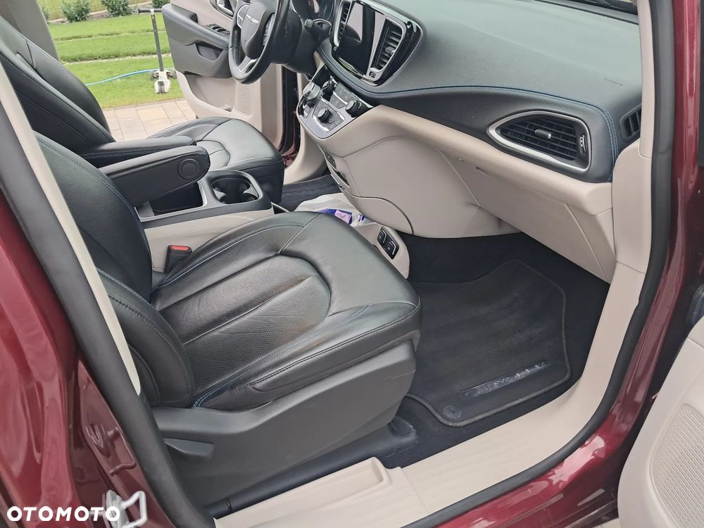 Chrysler Pacifica - 11
