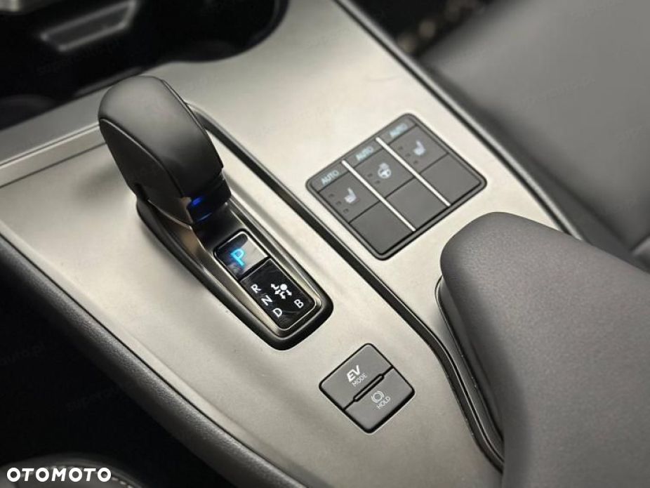 Lexus UX - 17