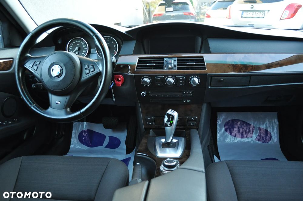 BMW Seria 5 525i Edition Exclusive - 17