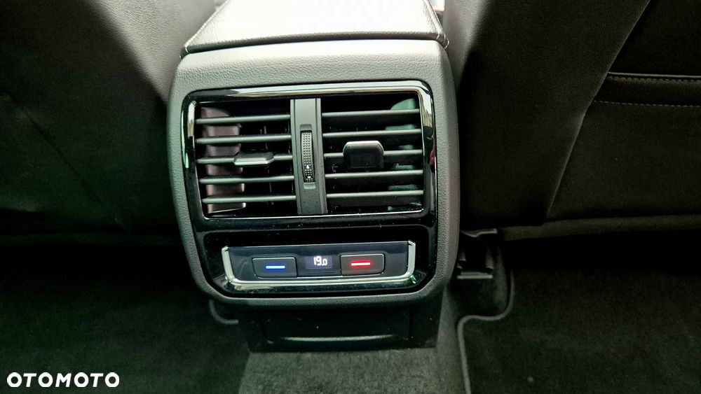 Volkswagen Passat 2.0 TDI (BlueMotion Technology) Highline - 37