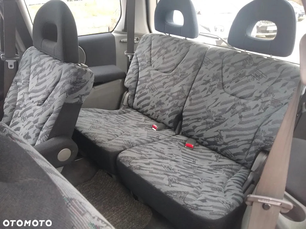 Mitsubishi Space Wagon 2.4 GDI Family - 16