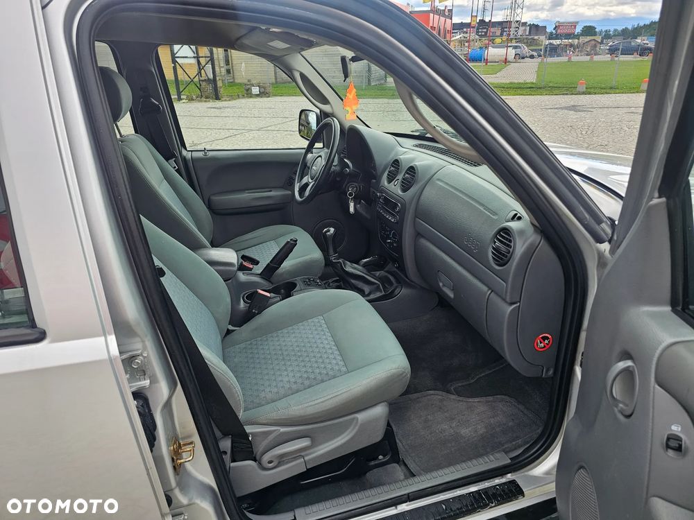 Jeep Cherokee 2.8 CRD Sport - 15