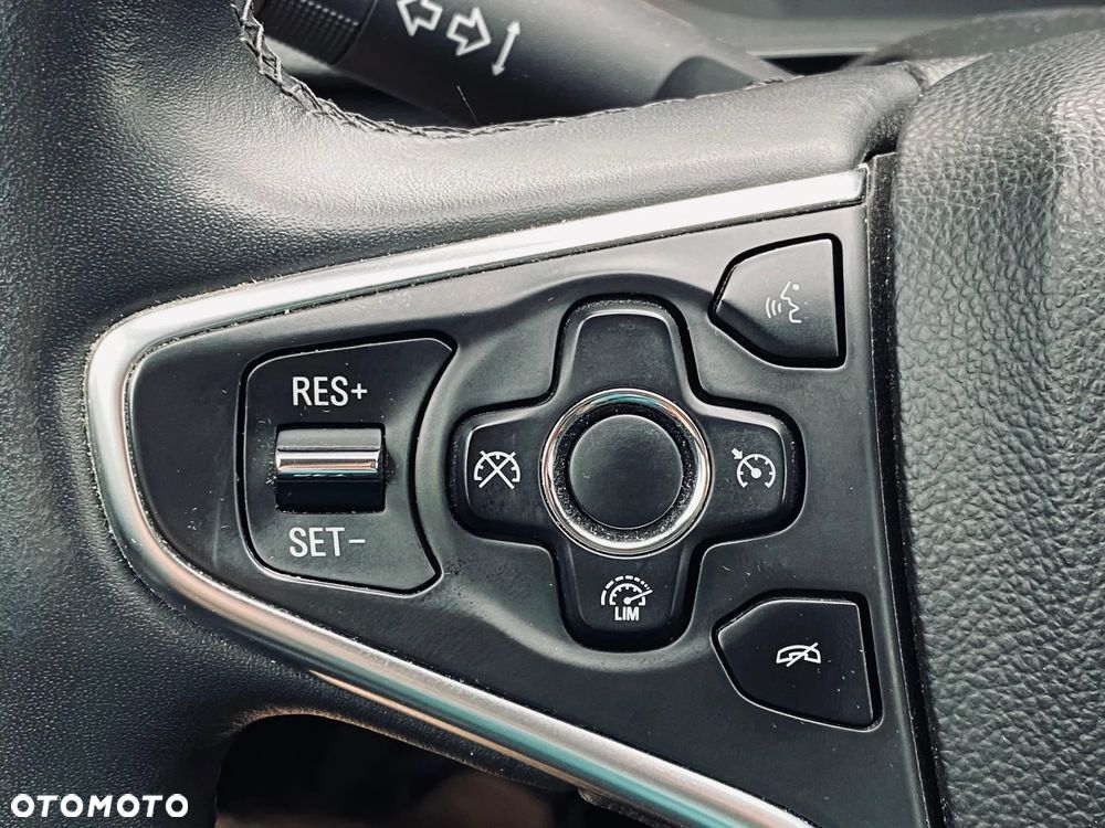 Opel Insignia 2.0 CDTI Exclusive S&S - 24