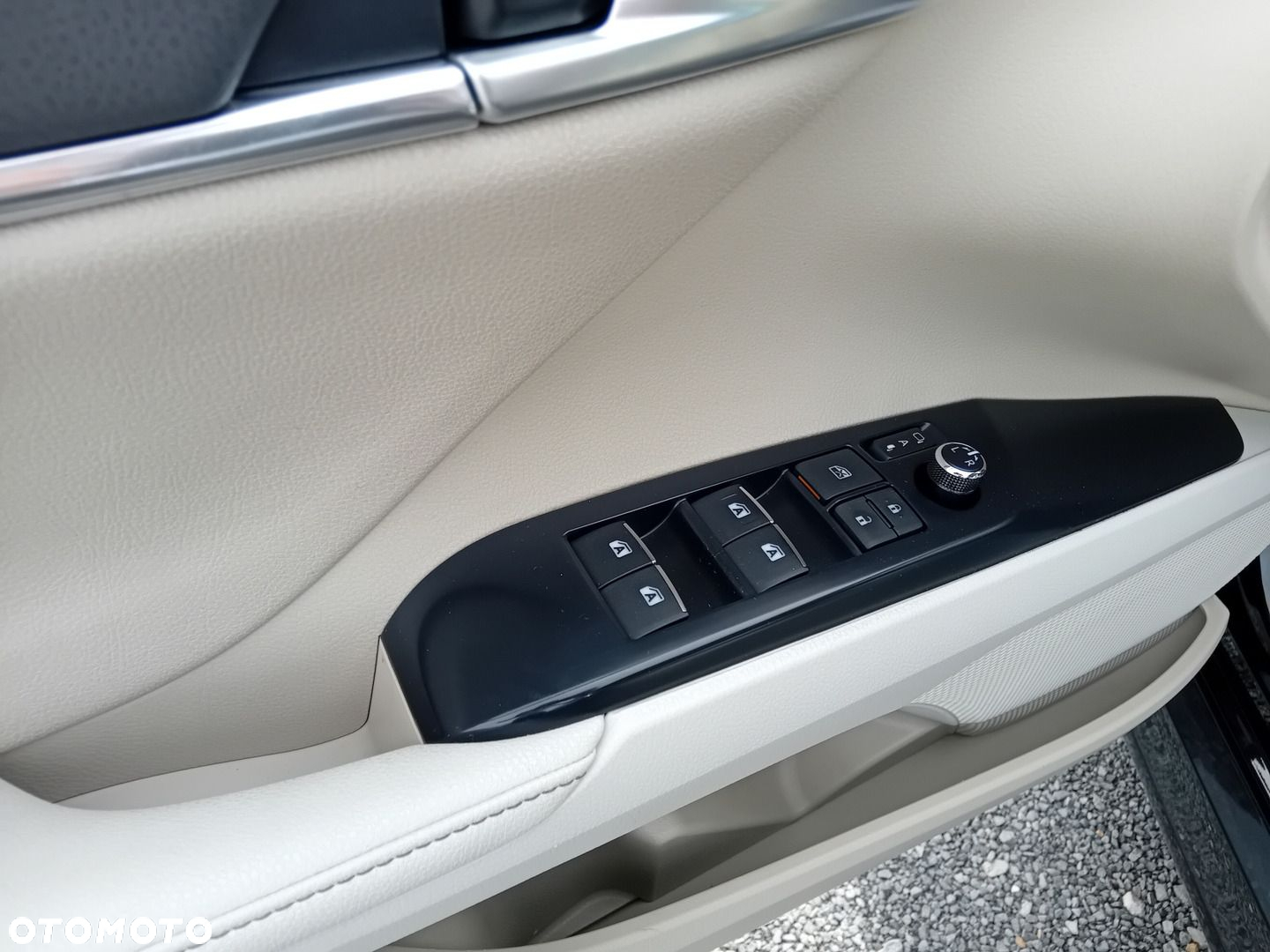 Toyota Camry - 24