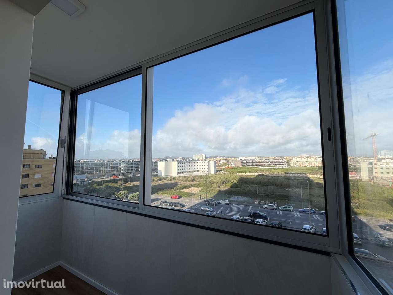 Apartamento T2 totalmente remodelado a apenas 100 metros da praia - Grande imagem: 2/16