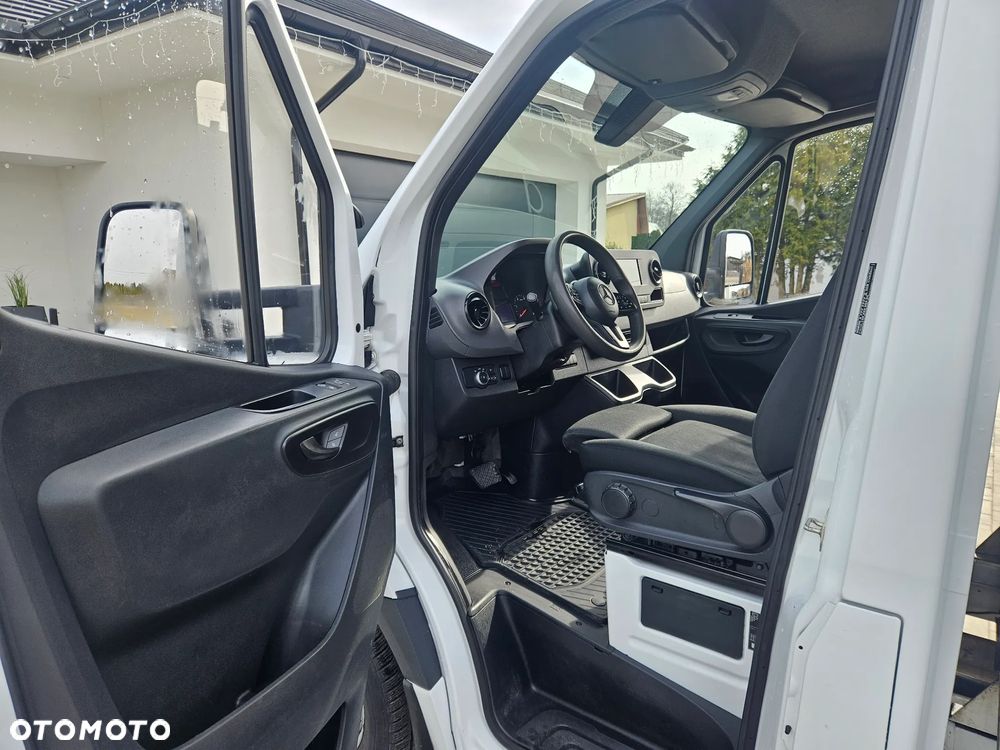 Mercedes-Benz Sprinter - 13