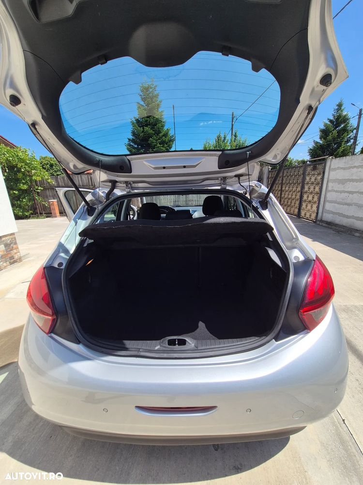Peugeot 208 1.2 L PureTech Allure - 17