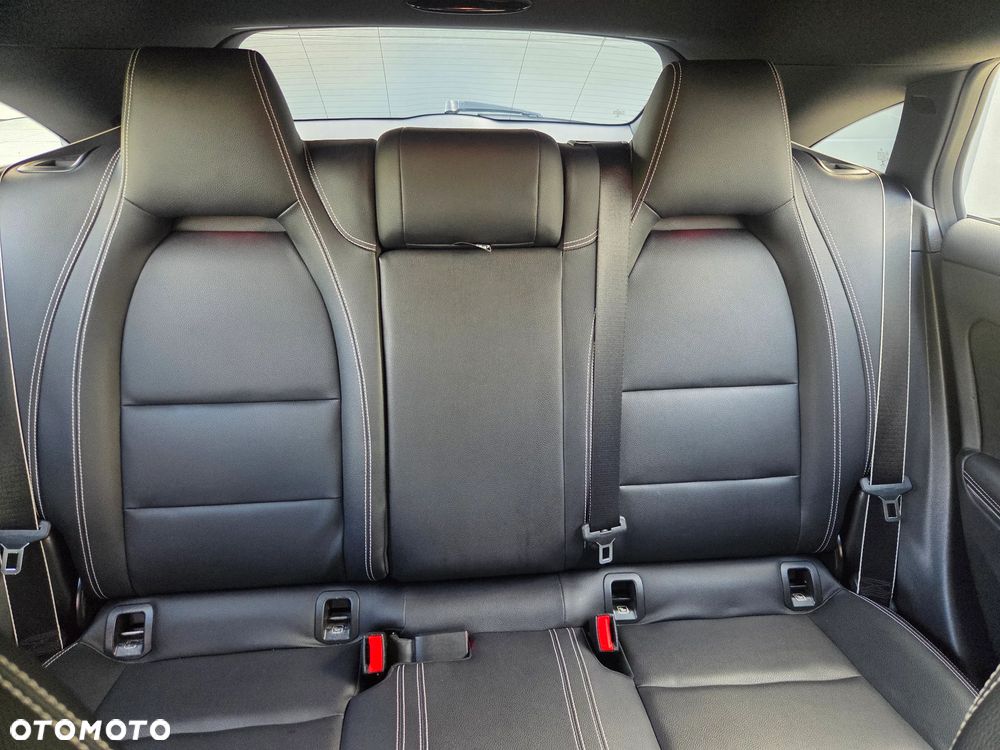 Mercedes-Benz CLA 200 7G-DCT AMG Line - 37