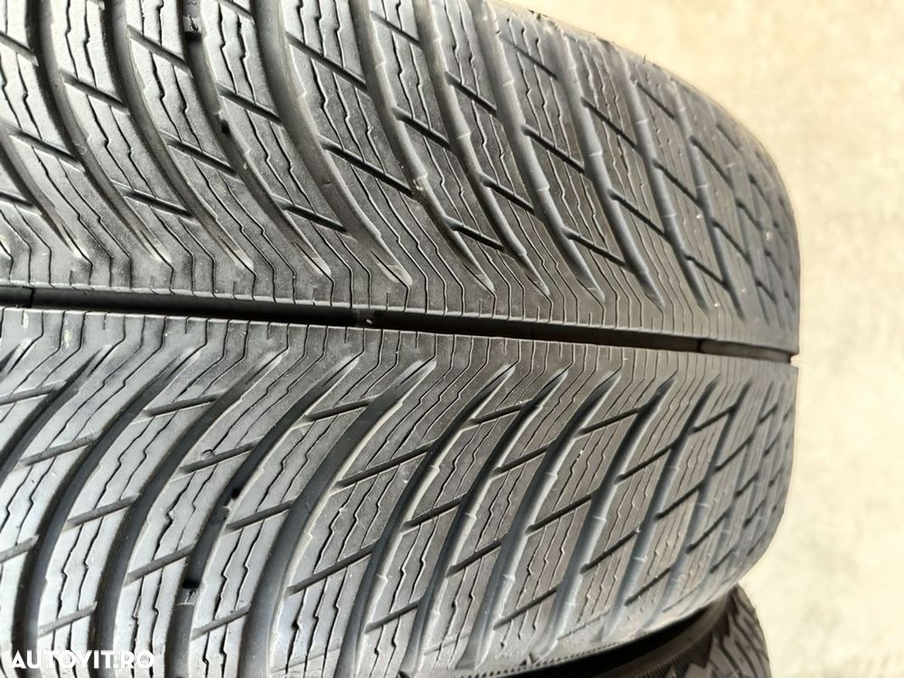 vând 2 anvelope 235/50/19 Michelin de iarnă ca noi - 4