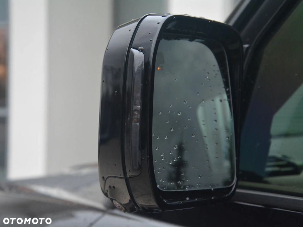 Land Rover Defender 110 D250 SE - 16