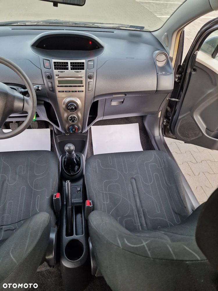 Toyota Yaris 1.0 Premium - 24
