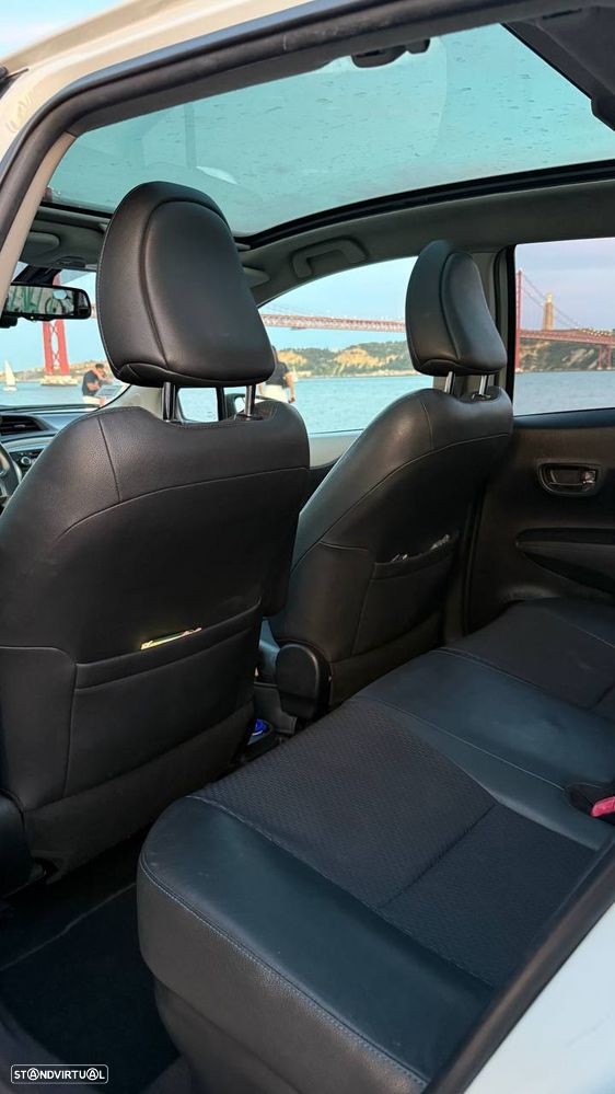 Toyota Yaris 1.5 HSD Comfort +P.Style+Navi - 10