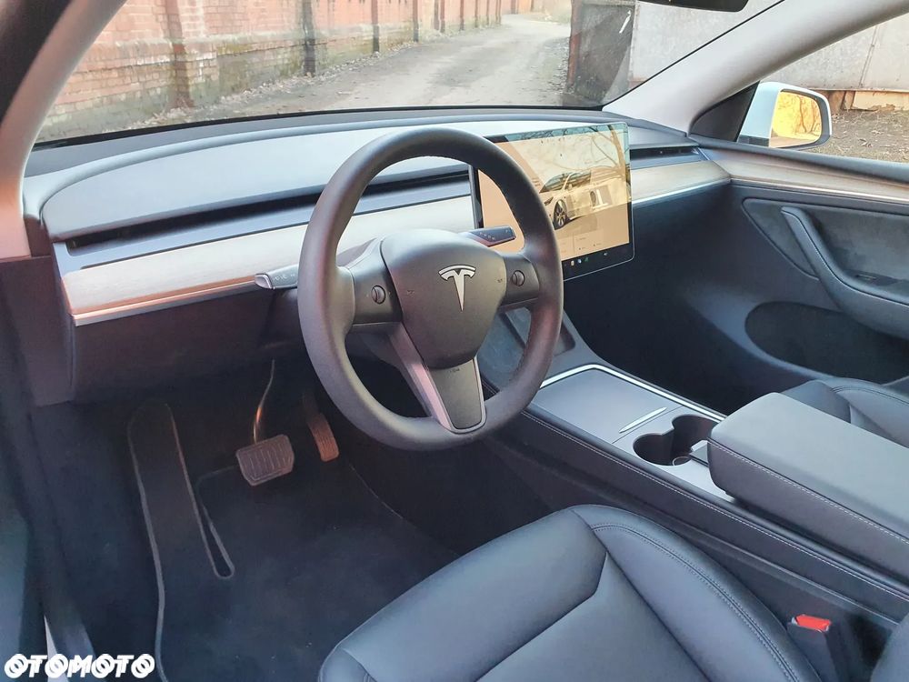 Tesla Model Y Long Range RWD - 10