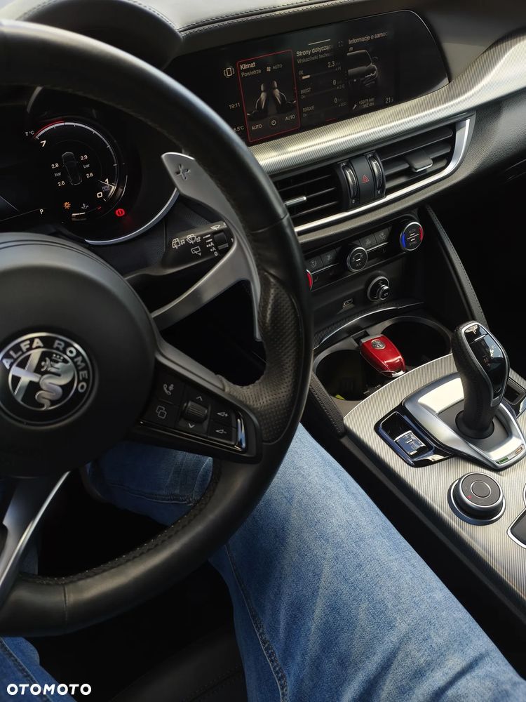 Alfa Romeo Stelvio 2.0 Turbo 16V AT8-Q4 Veloce Ti - 28