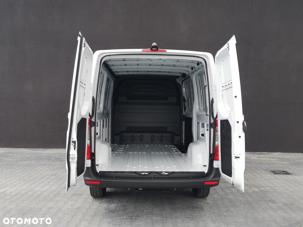 Mercedes-Benz Sprinter - 9