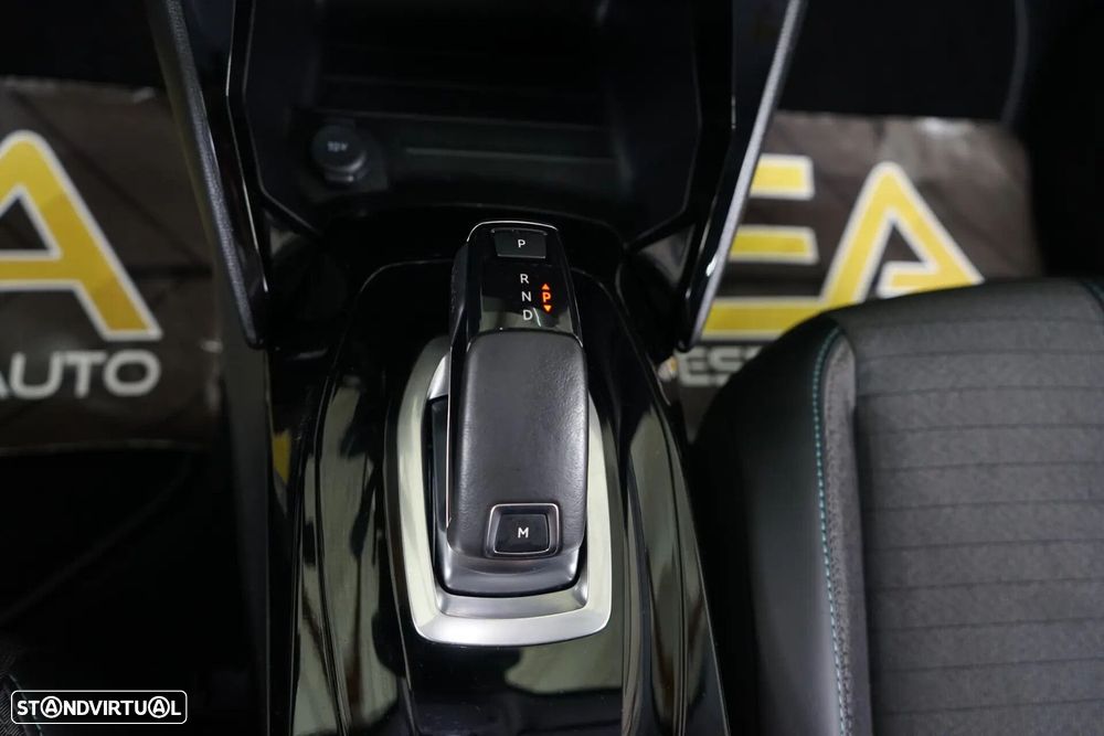 Peugeot 2008 1.2 PureTech Allure Pack EAT8 - 32