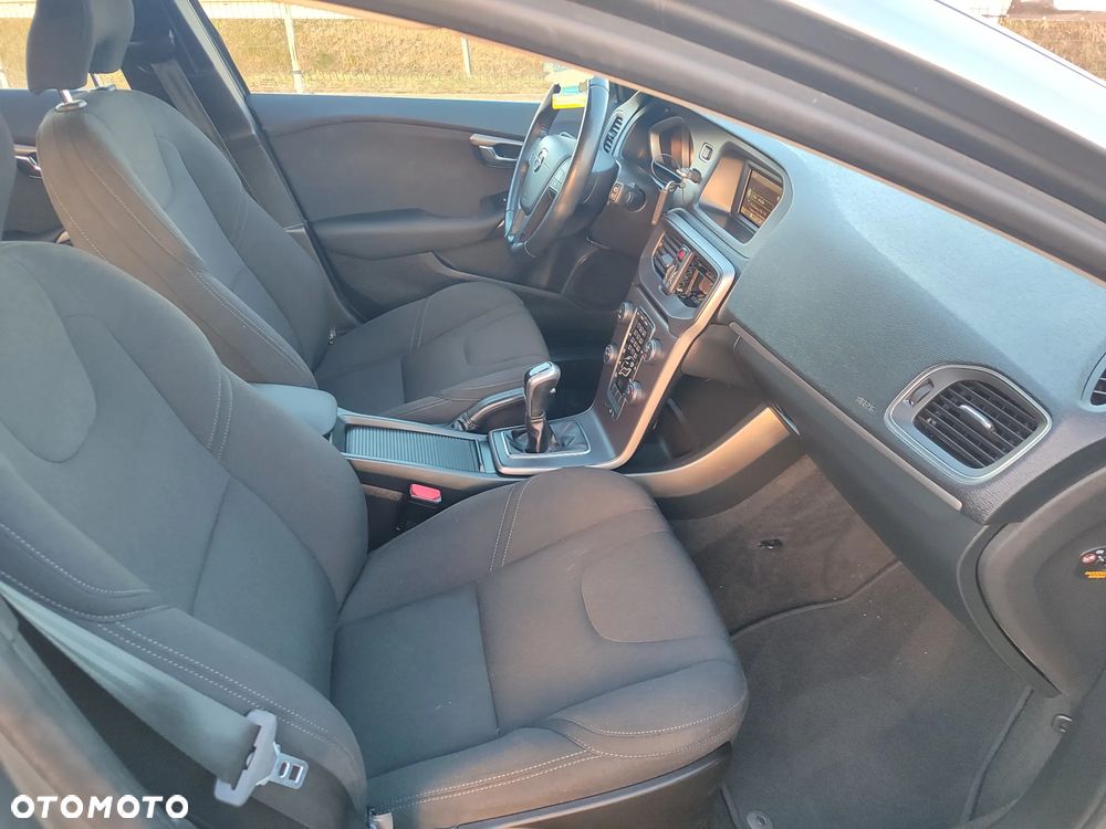 Volvo V40 D2 Momentum - 12