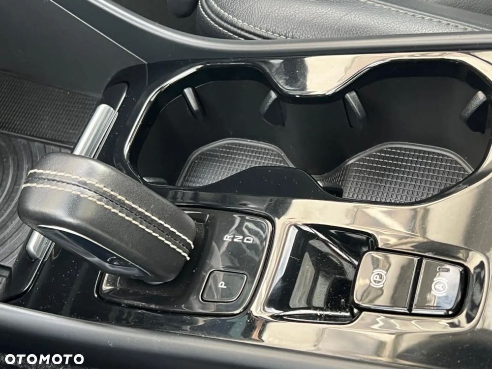 Volvo XC 40 T5 AWD R-Design - 35