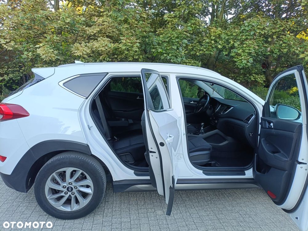 Hyundai Tucson 2.0 CRDI BlueDrive Style 2WD - 19