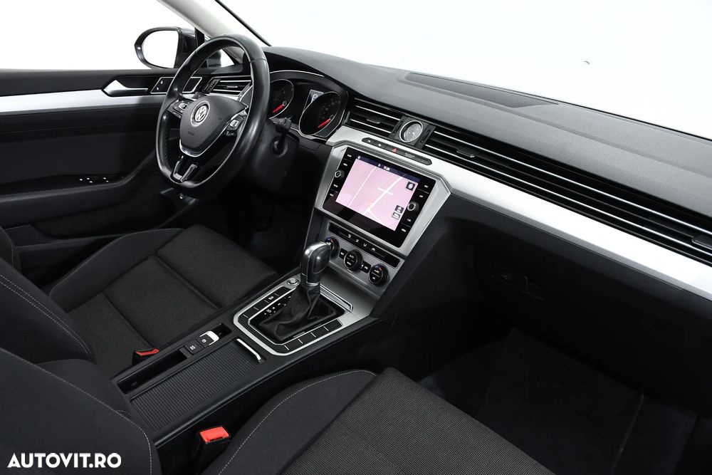 Volkswagen Passat - 13