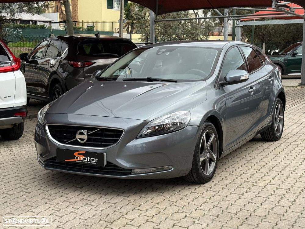 Volvo V40 2.0 D2 Momentum - 1
