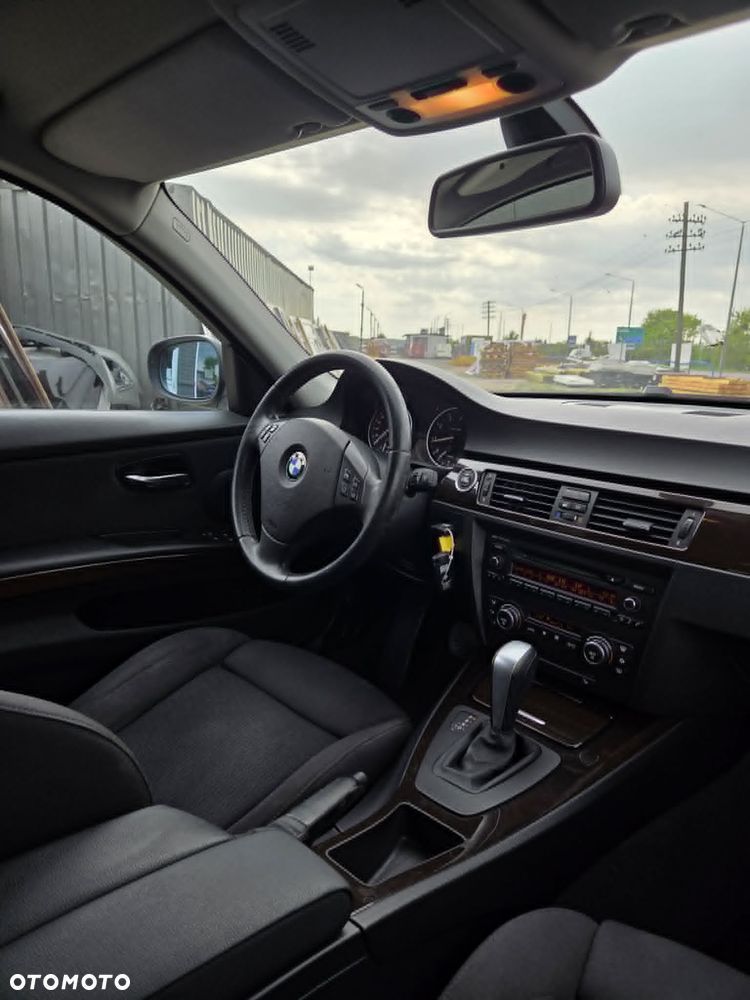 BMW Seria 3 320i - 21