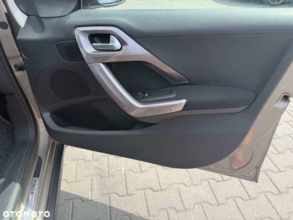 Peugeot 2008 1.2 Pure Tech Access EU6 - 22