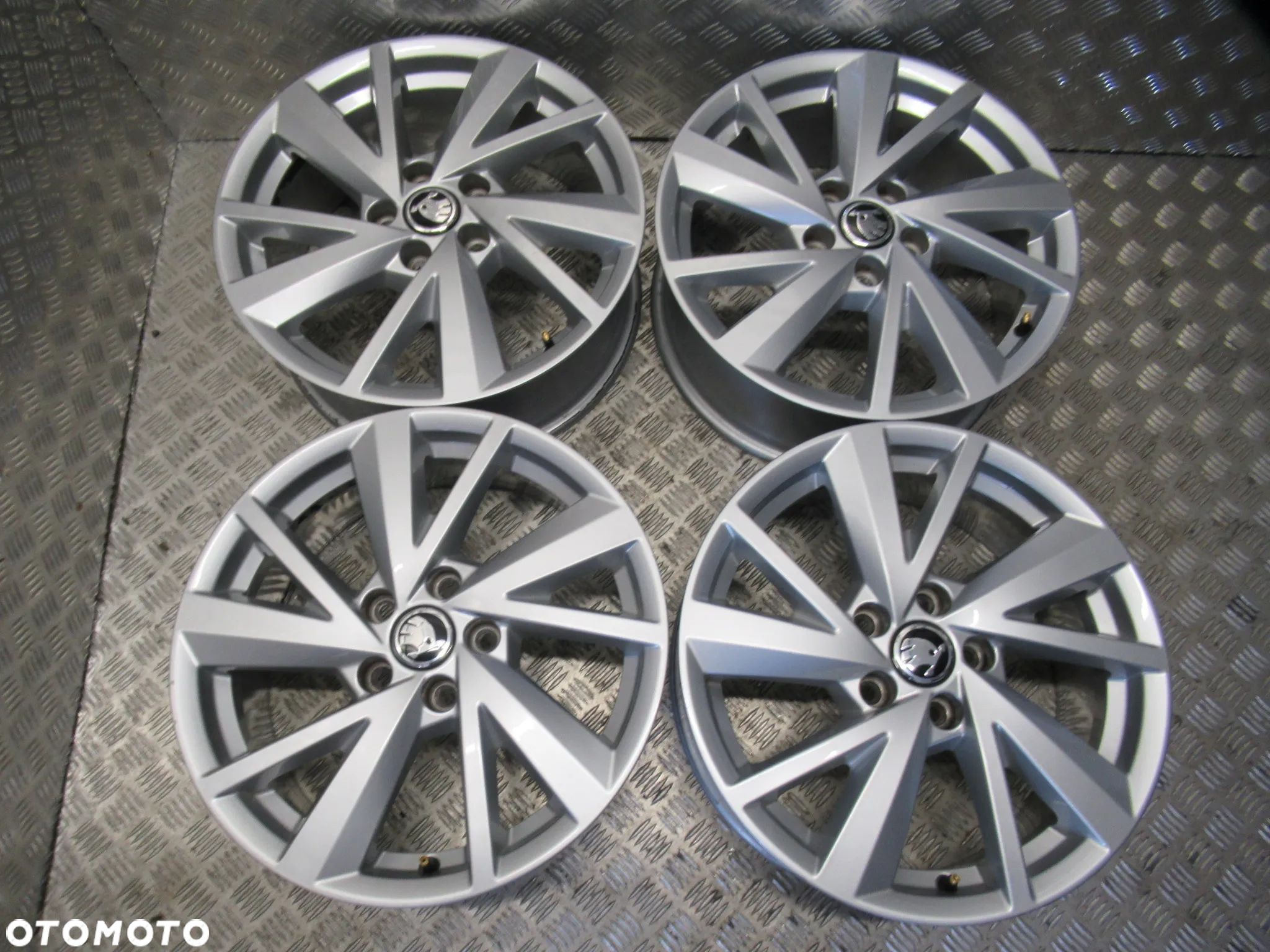 Felgi Skoda Karoq Kodiaq Octavia Superb Yeti 7Jx17 et45 5x112 - 1